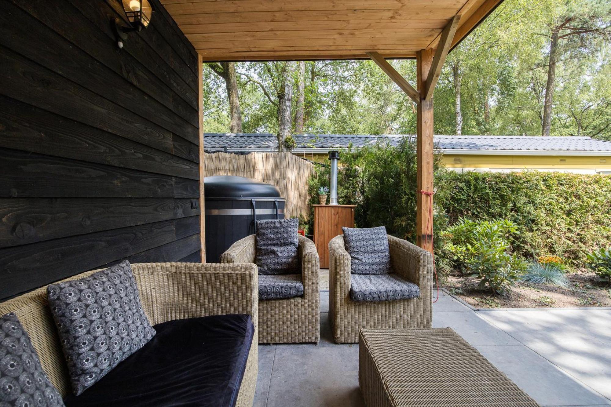 Veluwe Hoenderloo Luxury Chalet With Private Sauna And Hot Tub - Swimming Pool Tennis Court Supermarket Bowling Alley Theatre And Entertainment For Children Экстерьер фото
