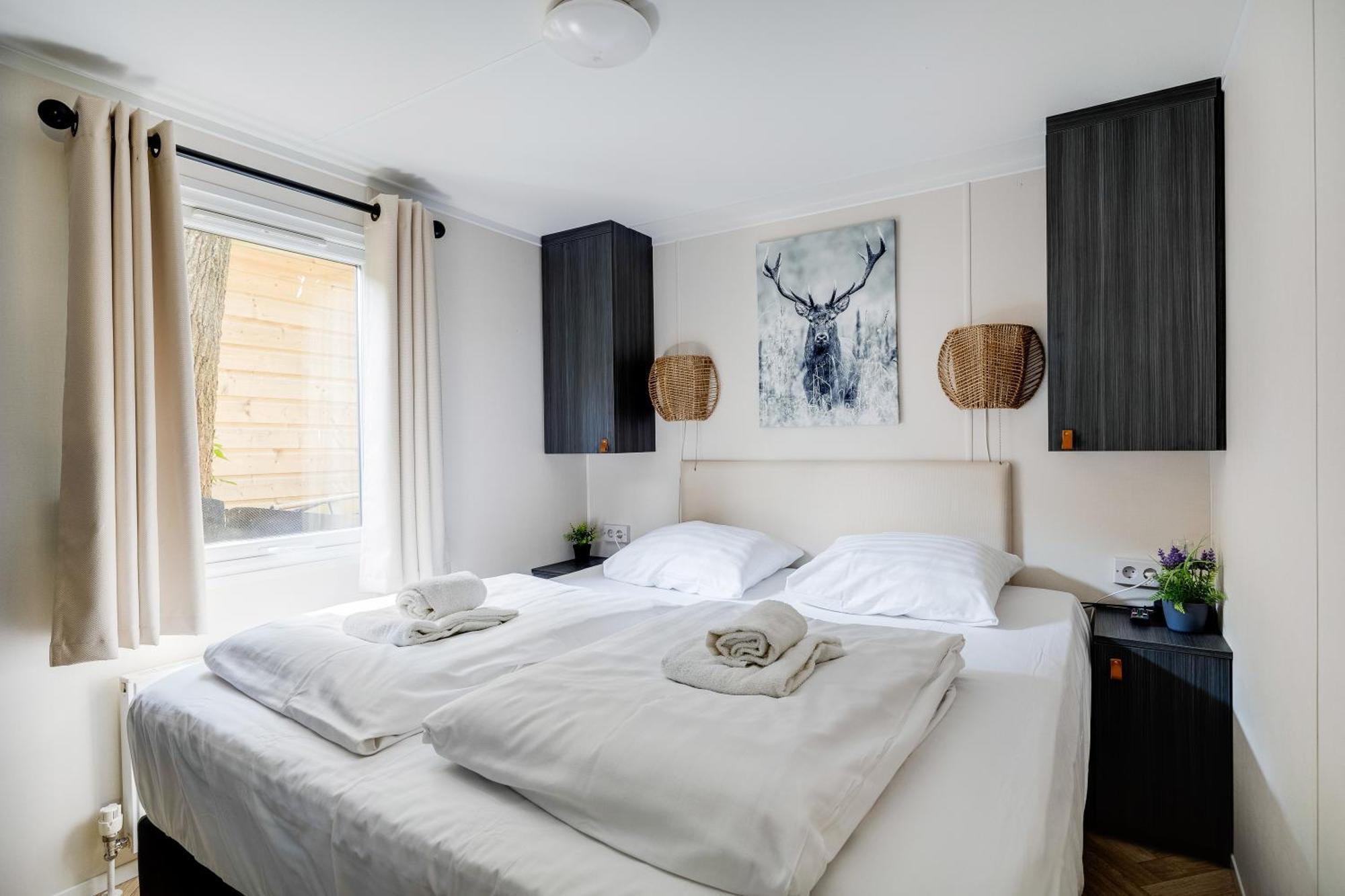 Veluwe Hoenderloo Luxury Chalet With Private Sauna And Hot Tub - Swimming Pool Tennis Court Supermarket Bowling Alley Theatre And Entertainment For Children Экстерьер фото