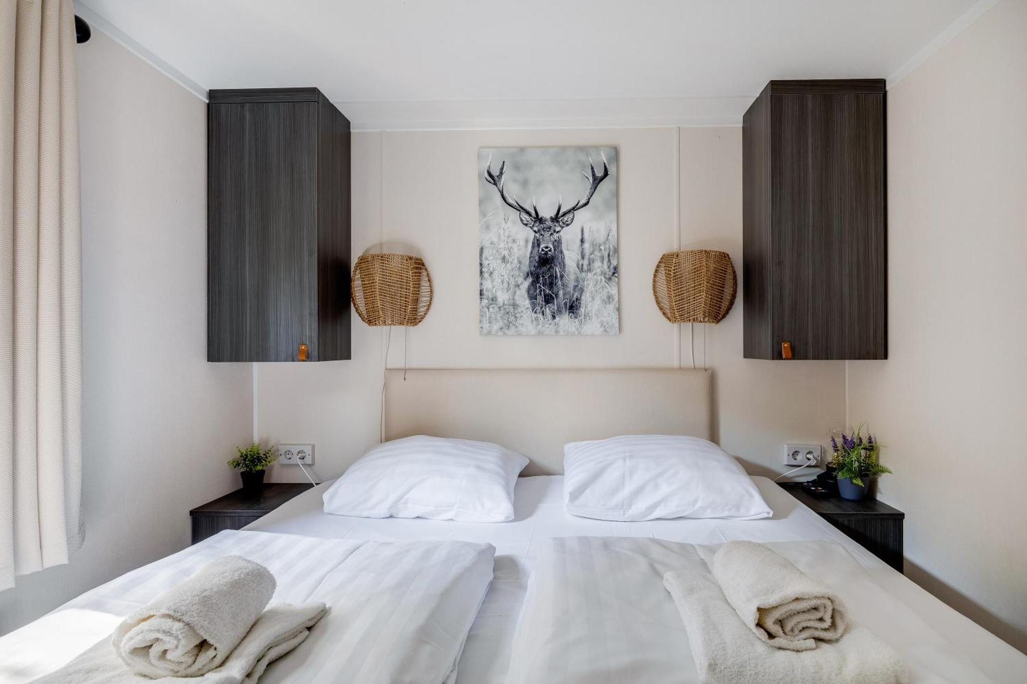 Veluwe Hoenderloo Luxury Chalet With Private Sauna And Hot Tub - Swimming Pool Tennis Court Supermarket Bowling Alley Theatre And Entertainment For Children Экстерьер фото